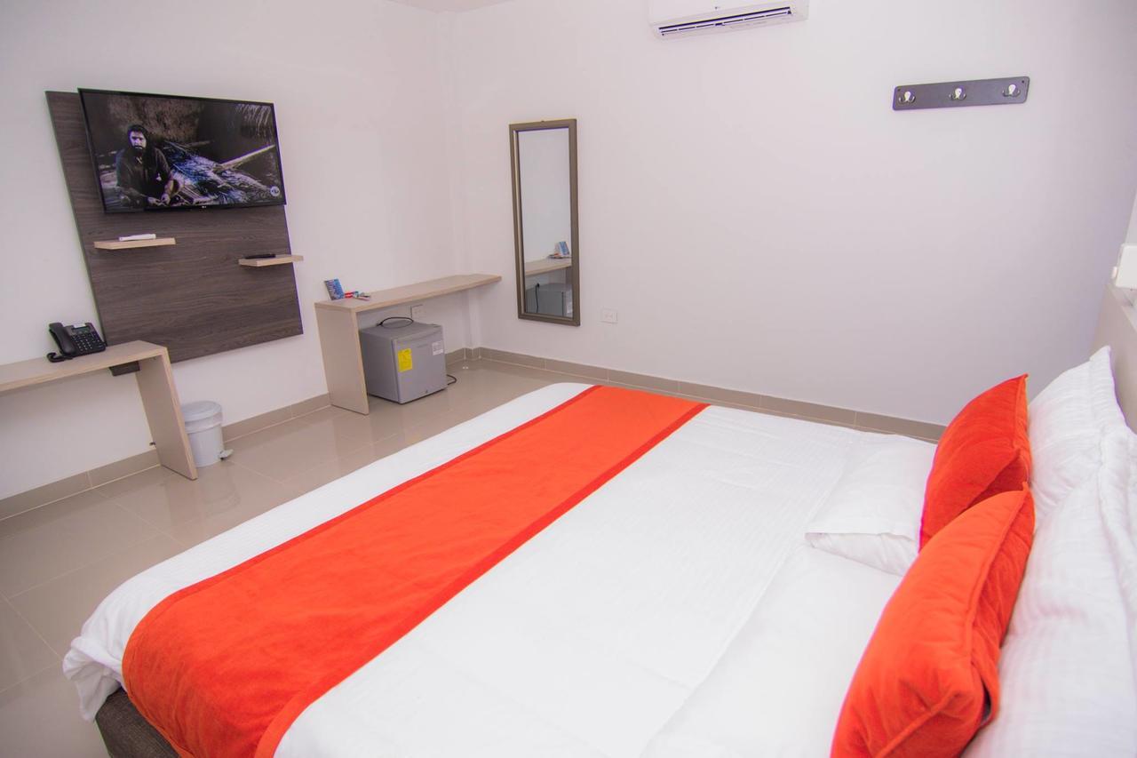 Hotel Poblado Ковеньяс Экстерьер фото