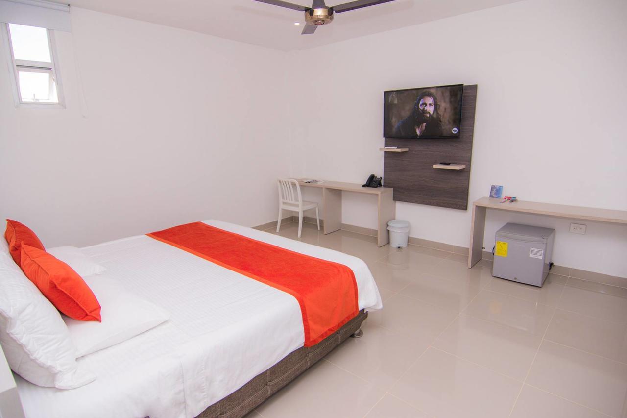 Hotel Poblado Ковеньяс Экстерьер фото